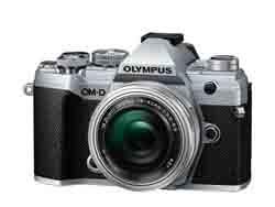 Appareil photo hybride Olympus OM-D E-M5 Mark III Argent + Ojectif 14-42 mm EZ f/3.5-5.6